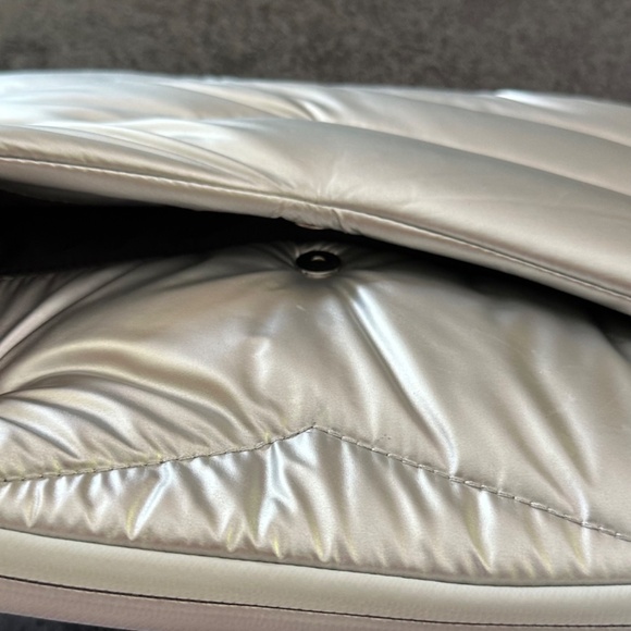 Athleta Silver Metallic Laptop Sleeve VGUC - Picture 4 of 10